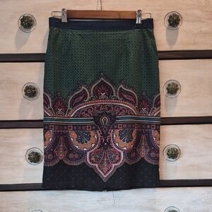 Elegant Paisley Corduroy Pencil Skirt - Green and Black